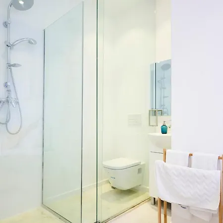 Altido Fabulous 3-br In Western Apartment *